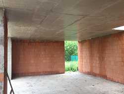 RD Hlušovice - pohledový betonový strop
